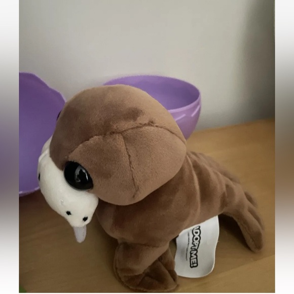 ADOPT ME! Surprise Egg Plush Pets Common Walrus & Item Code Roblox Series 1 - Picture 2 of 3